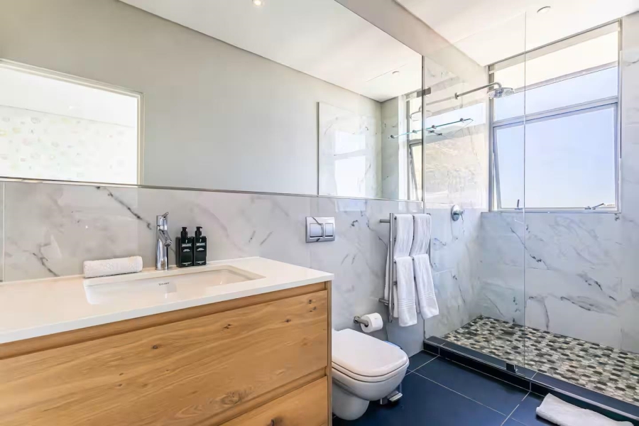 5 Bedroom Property for Sale in Fresnaye Western Cape